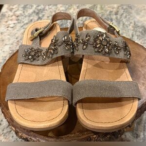 Nurture by Lamaze Tan Leather Interior with Beaded embellishments. Size 6.5